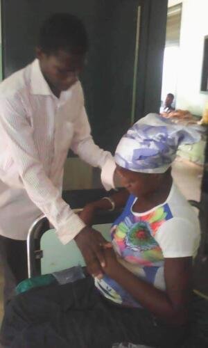 Student Mawulolo praying for the sick at the hospital (2)