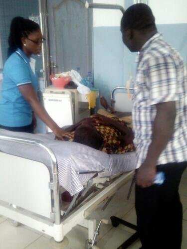 Student praying for the sick at the hospital (4)