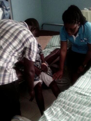 Student praying for the sick at the hospital (6)